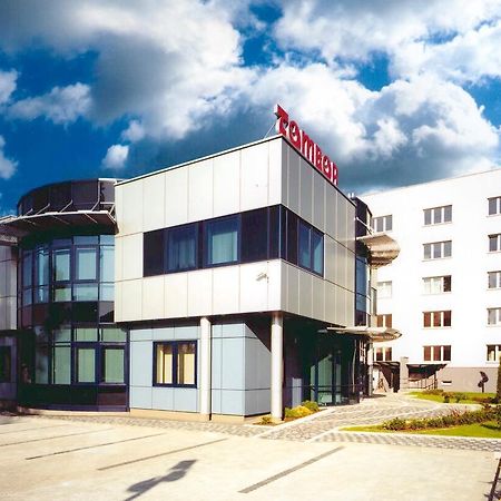 Gosciniec Tombor Aparthotel คาโตวีตเซ ภายนอก รูปภาพ